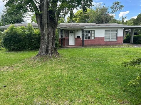 Single Family Residence in Jacksonville FL 7724 Napo Dr.jpg