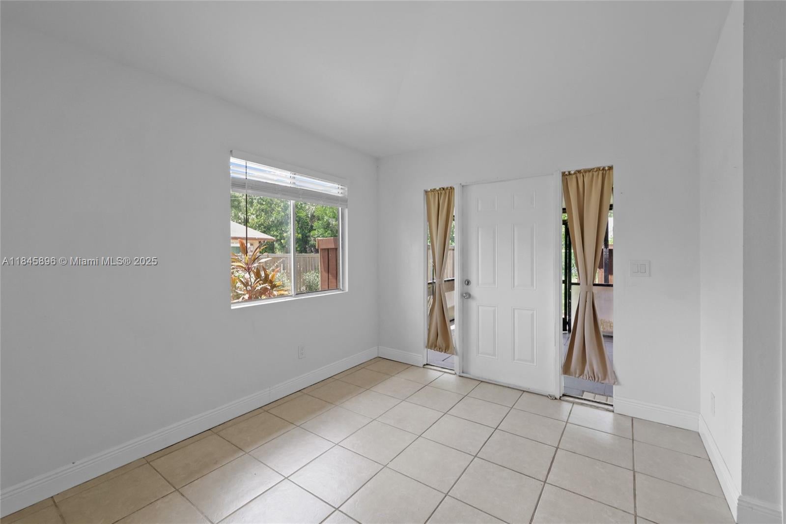6322 Royal Woods Dr, Fort Myers, FL 33908 photo