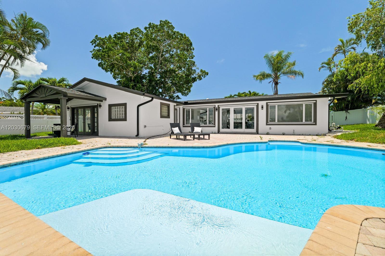 7905 9 Ave, Saint Petersburg, FL 33707 photo