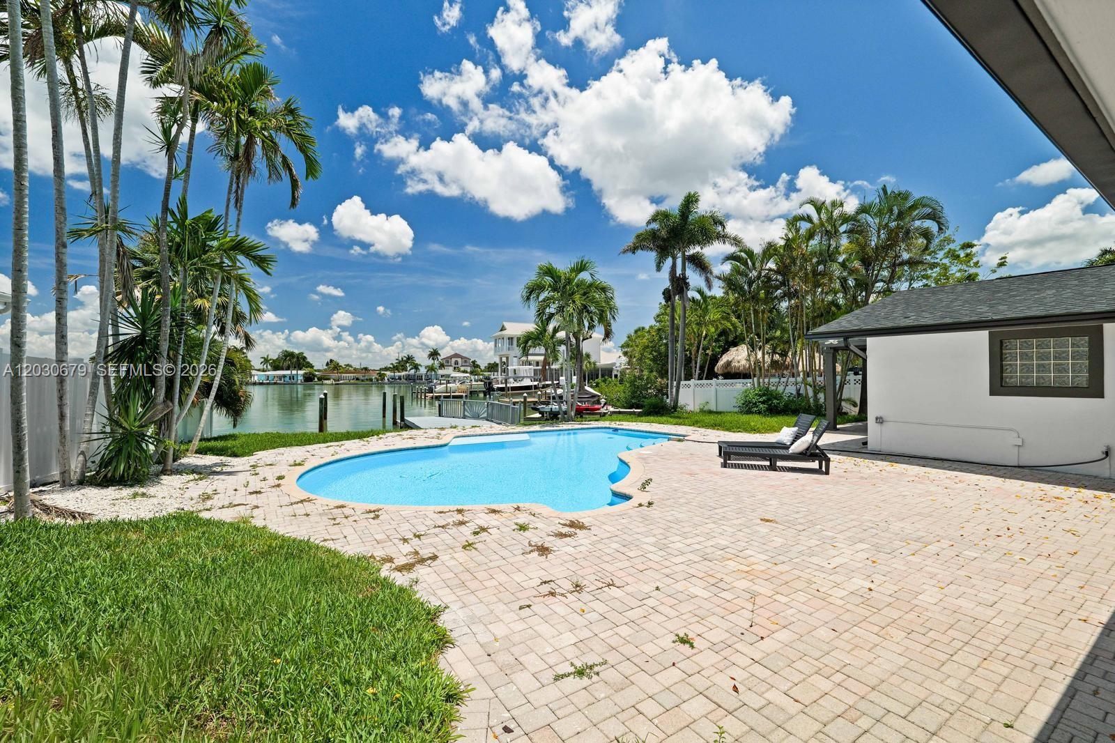 7905 9 Ave, Saint Petersburg, FL 33707 photo