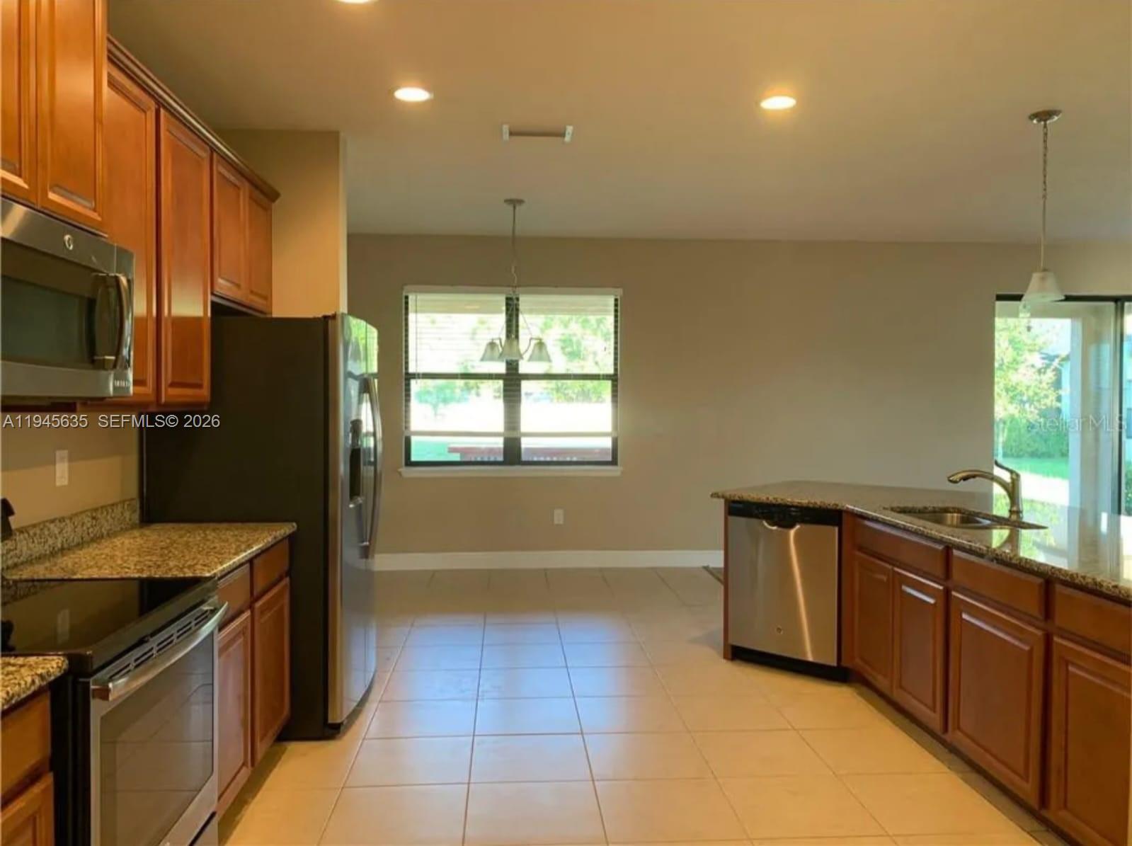 11016 Tahiti Isle Ln, Tampa, FL 33647 photo