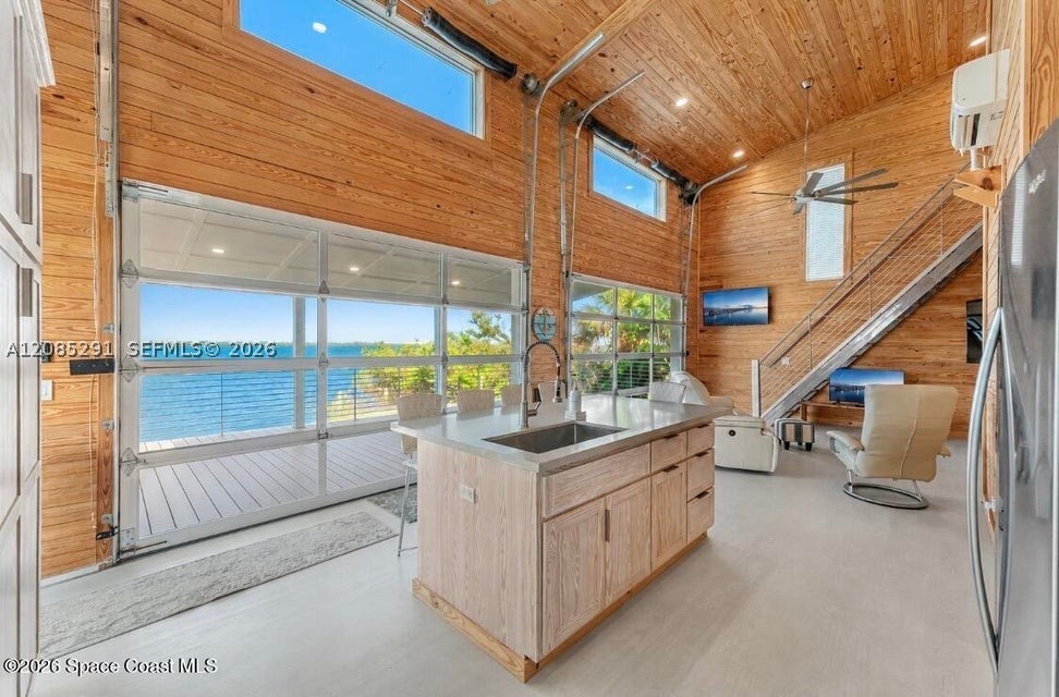 25 Vip Is, Grant Valkaria, FL 32949