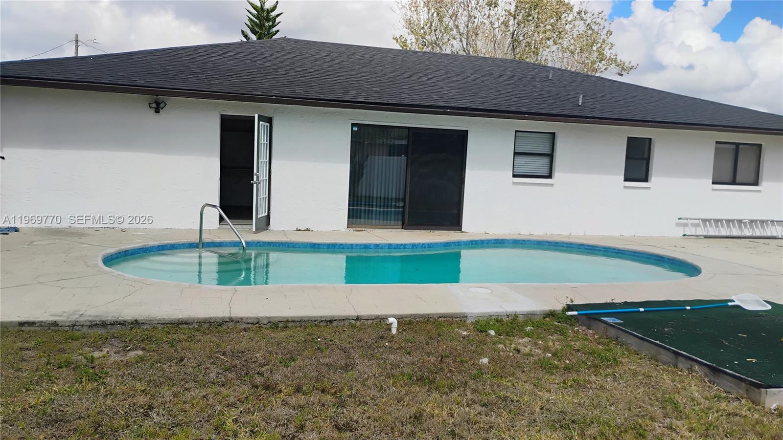 1404 SE 19 St, Cape Coral, FL 33990 photo