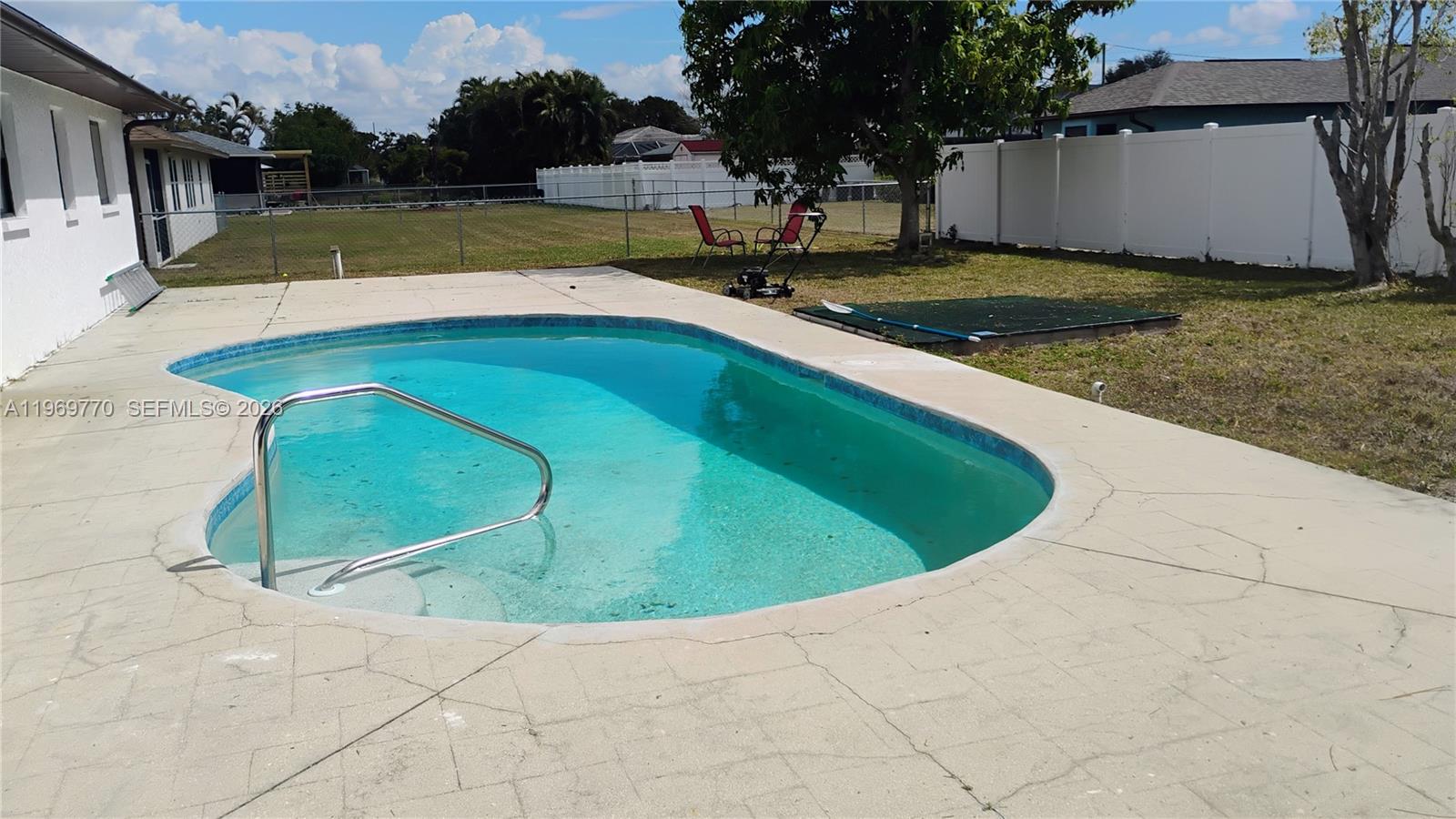 1404 SE 19 St, Cape Coral, FL 33990 photo