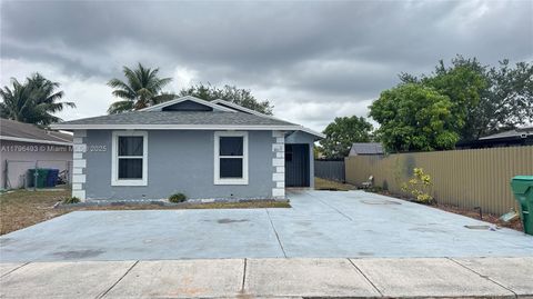 Single Family Residence in Miami Gardens FL 3211 NW 191st.jpg