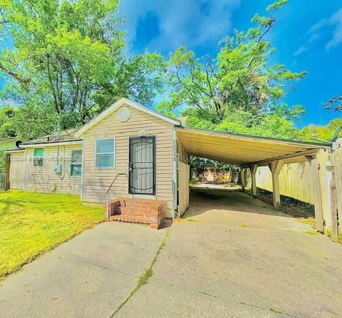 Single Family Residence in Jacksonville FL 1014 Saint Clair Ter.jpg