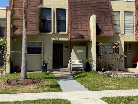 Townhouse in Pembroke Pines FL 8992 Palm Tree Ln #8992.jpg
