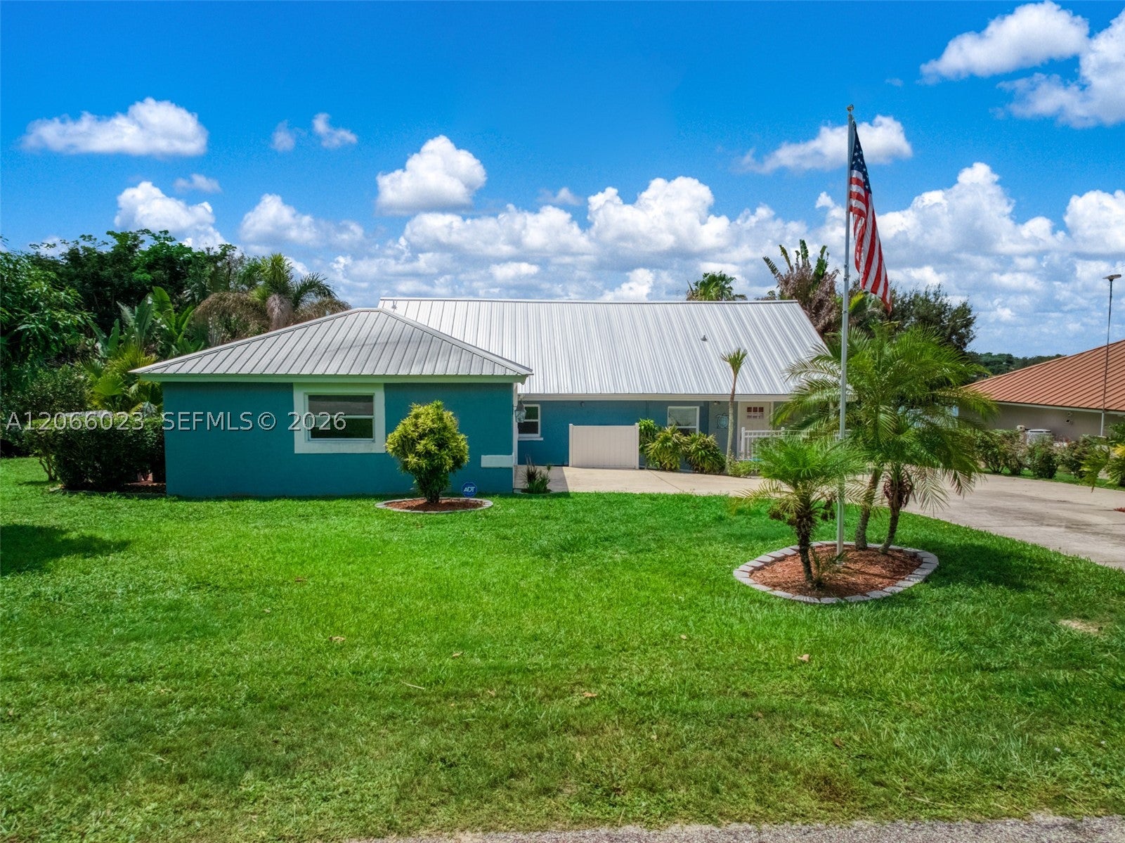 137 Mccoy Dr, Lake Placid, FL 33852 photo