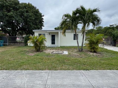 Single Family Residence in Homestead FL 26700 137th Ct.jpg