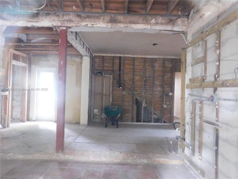 Single Family Residence in Other City - In The State Of Florida FL 435 N Quebrada St.jpg