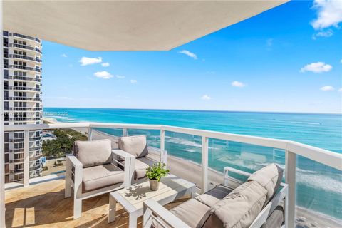 Condominium in Miami Beach FL 4775 Collins Ave.jpg