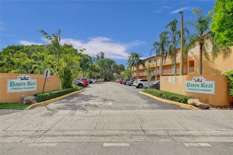 Condominium in Miami FL 6205 Kendale Lakes Cir #279.jpg