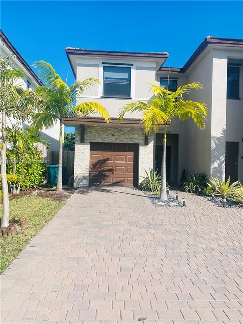 Single Family Residence in Homestead FL 25357 108th Ct.jpg