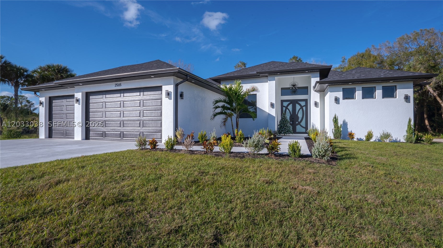 2565 28 Ave, Naples, FL 34117