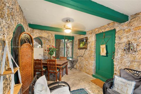 Condominium in Coral Gables FL 1301 Milan Ave #1.jpg