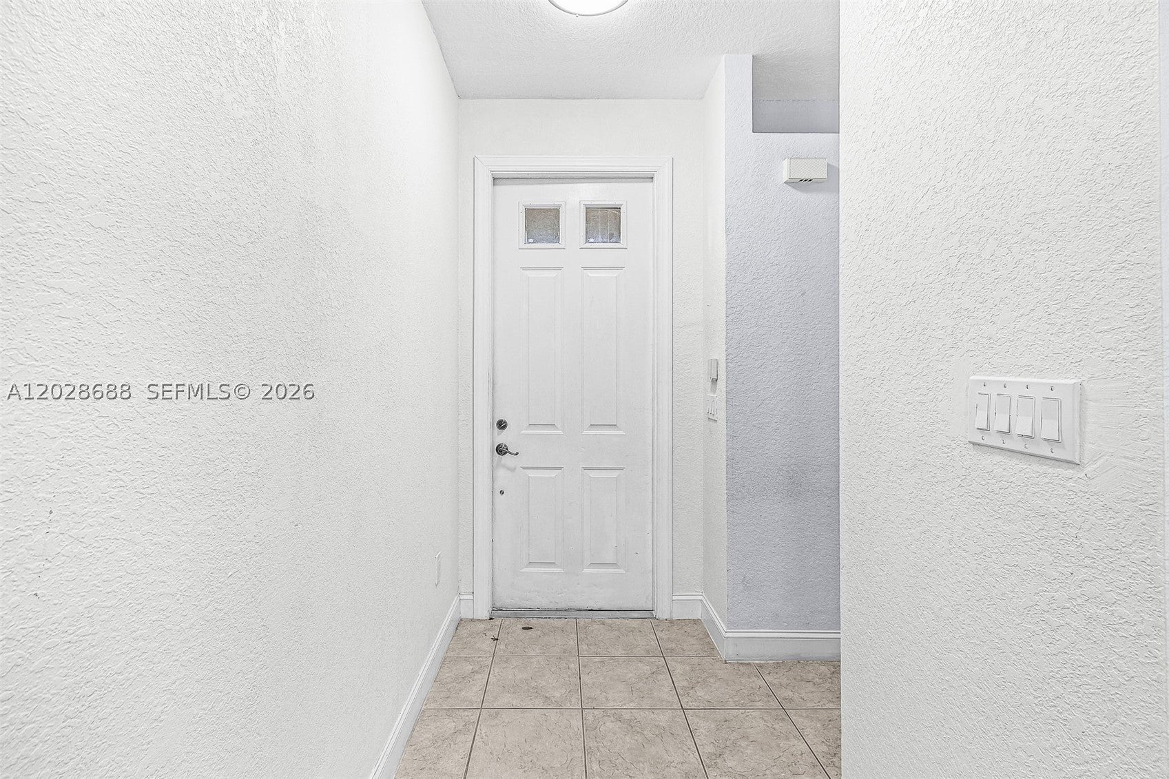 7542 Bristol Cir, Naples, FL 34120 photo