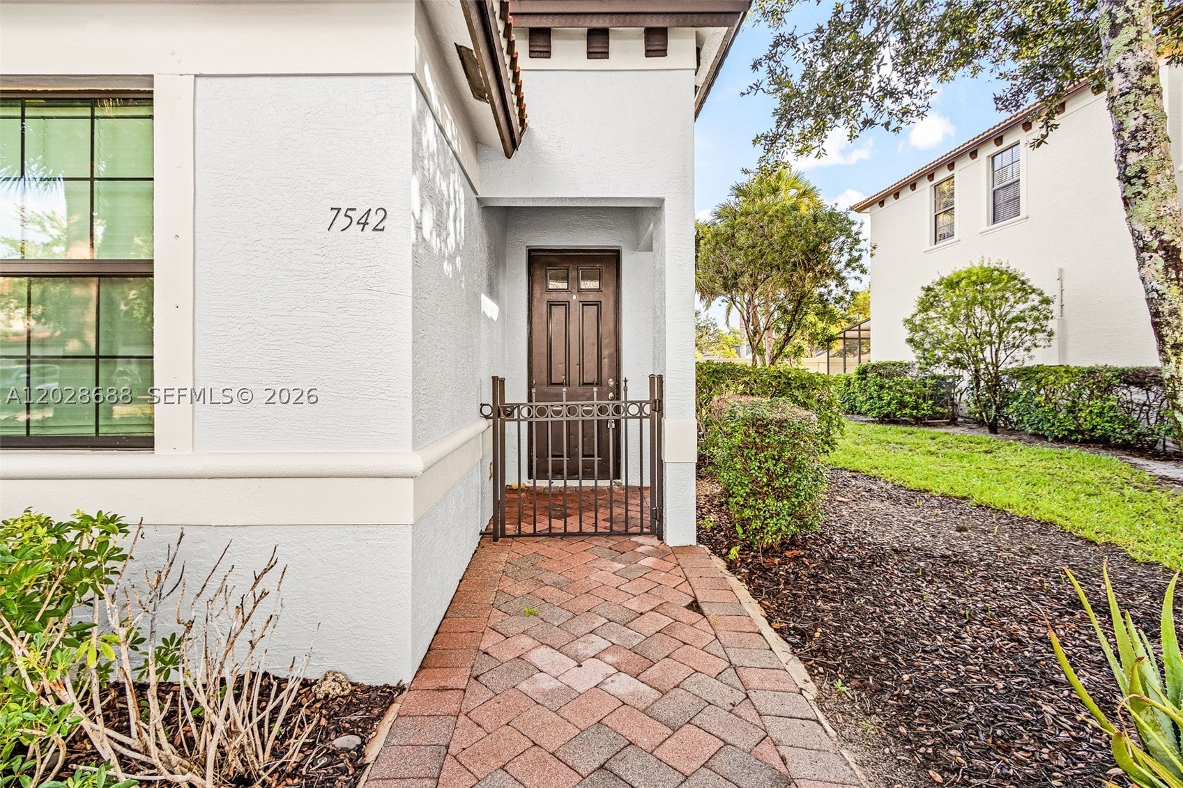 7542 Bristol Cir, Naples, FL 34120 photo