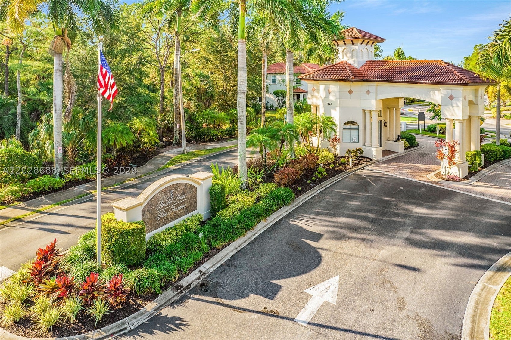 7542 Bristol Cir, Naples, FL 34120