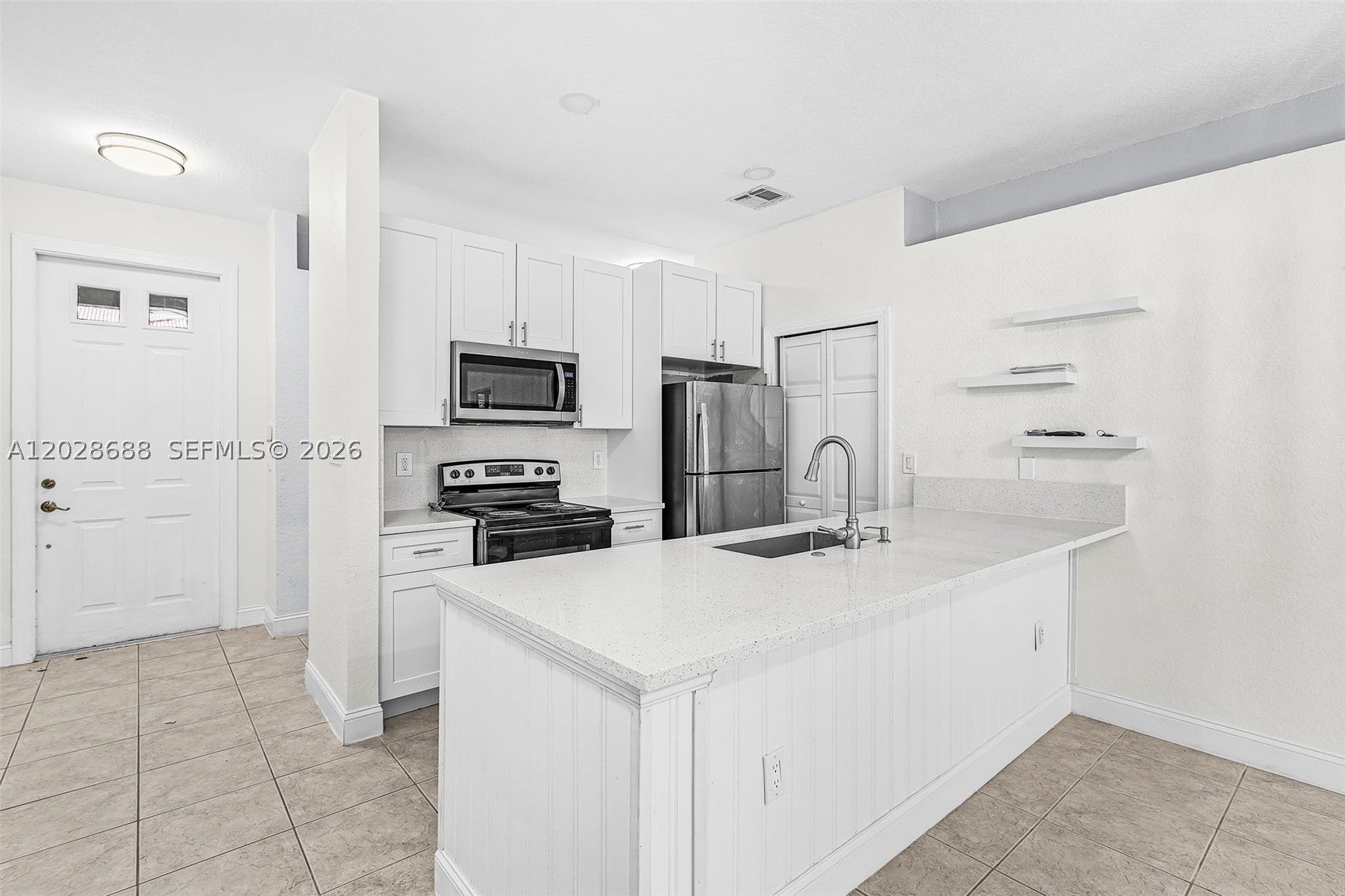 7542 Bristol Cir, Naples, FL 34120 photo