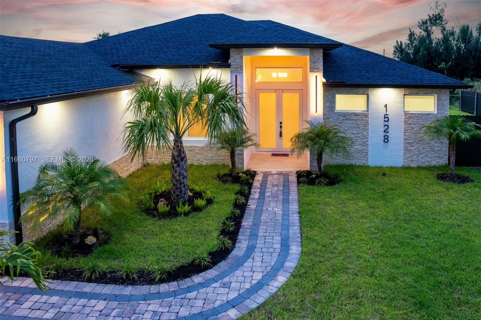1528 15 Ave, Cape Coral, FL 33991
