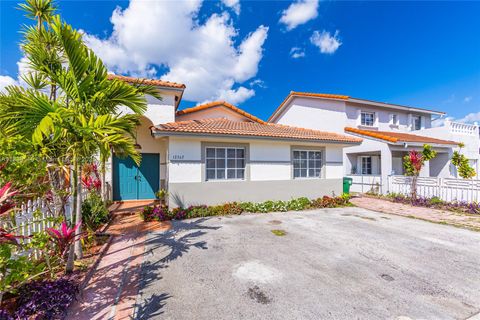 Single Family Residence in Hialeah Gardens FL 12362 NW 98th Pl.jpg