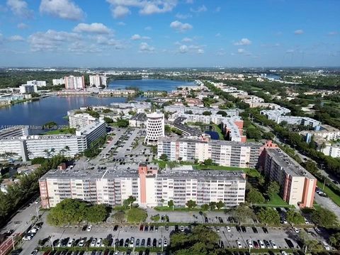 Condominium in Miami FL 1770 NE 191st #717-1.jpg