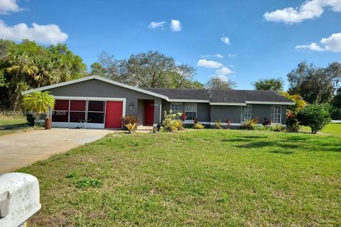 Single Family Residence in Lehigh Acres FL 606 Jefferson Ave.jpg