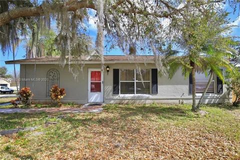Single Family Residence in Other City - In The State Of Florida FL 420 Albatross Ct.jpg