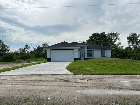 Single Family Residence in Lehigh Acres FL 1412 Fitch Ave.jpg