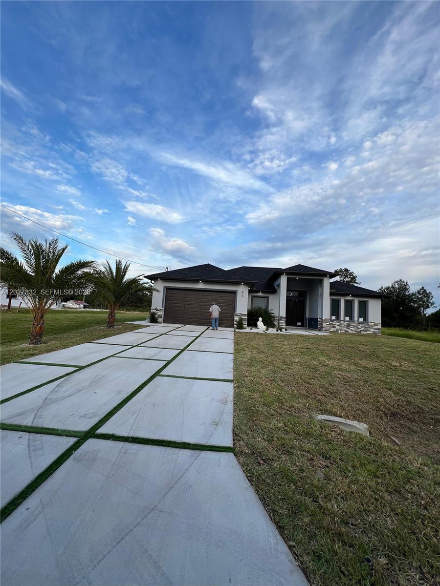 616 Maple Ave, Lehigh Acres, FL 33972 photo