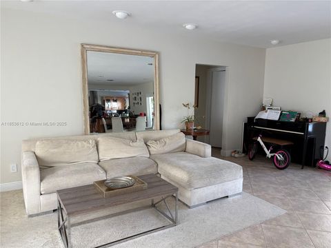 Single Family Residence in Miami FL 1990 NE 197th Ter.jpg