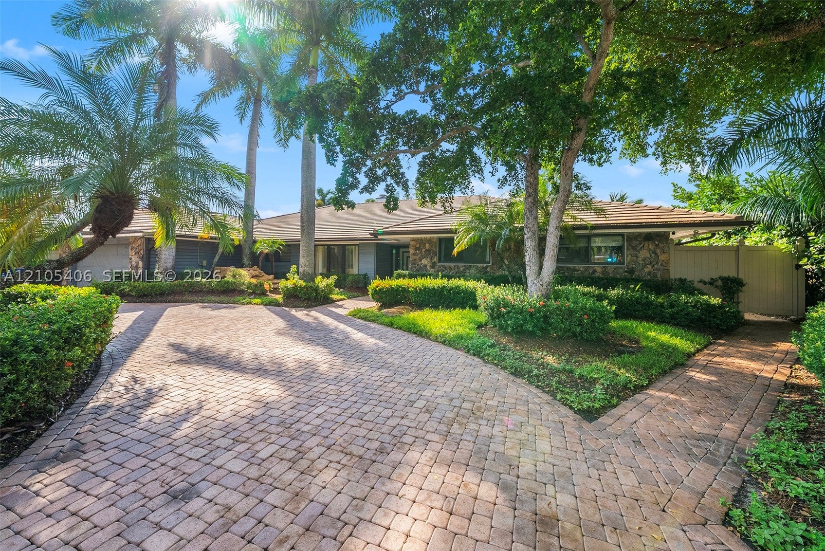 407 Sunset Dr, Hallandale Beach, FL 33009