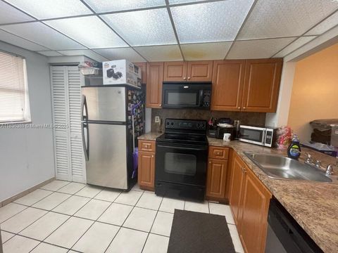Condominium in Miami FL 911 NE 209th Ter #106.jpg