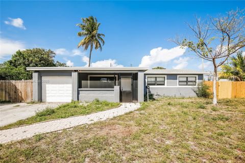 Single Family Residence in Deerfield Beach FL 311 NW 42nd St.jpg