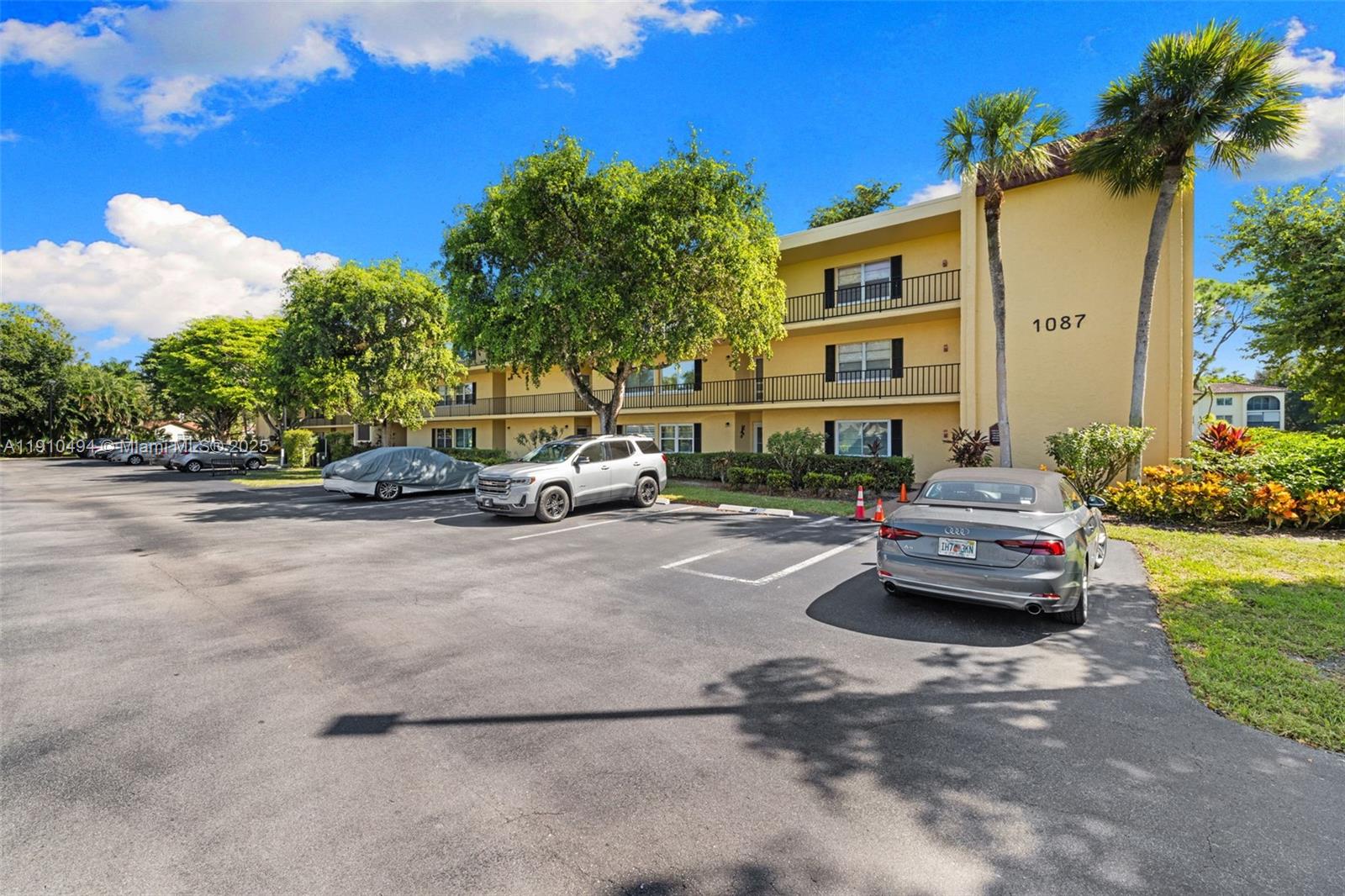 1087 Forest Lake Dr #309, Naples, FL 34105 photo