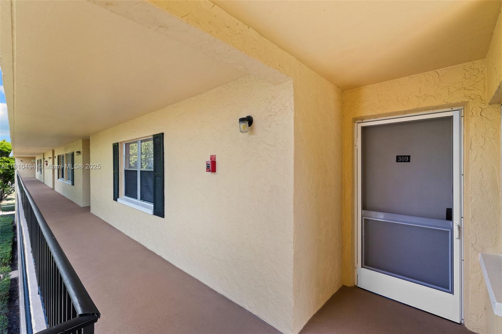 1087 Forest Lake Dr #309, Naples, FL 34105 photo