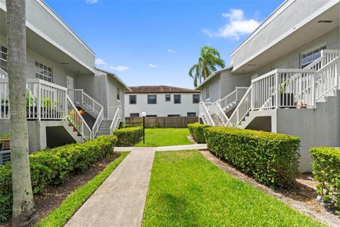 Condominium in Miami FL 464 NE 210th Cir Ter #20410A.jpg