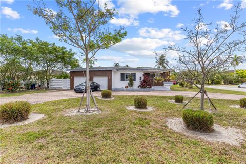 Single Family Residence in Miramar FL 6690 Miramar Pkwy.jpg