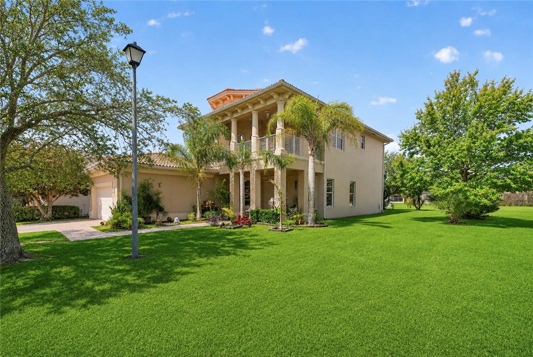 2001 Albany Terrace, Vero Beach, FL 32968 photo