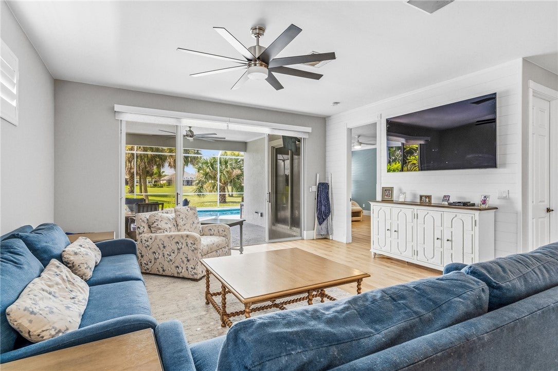 7501 14 Ln, Vero Beach, FL 32966 photo