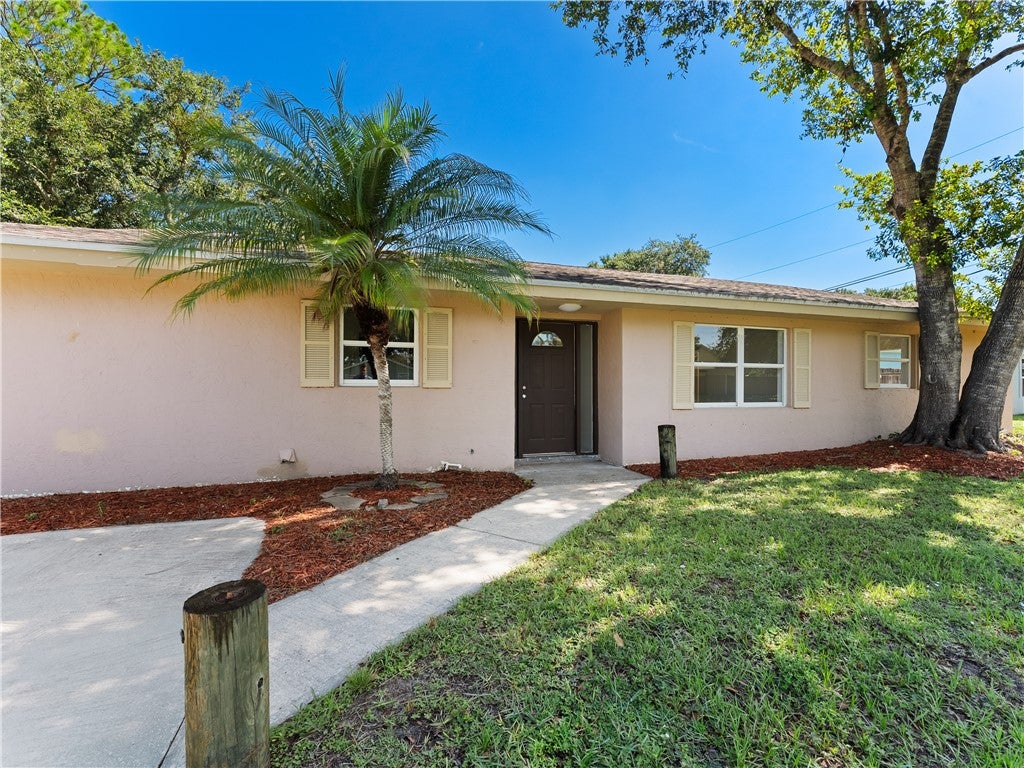 8666 24 St, Vero Beach, FL 32966
