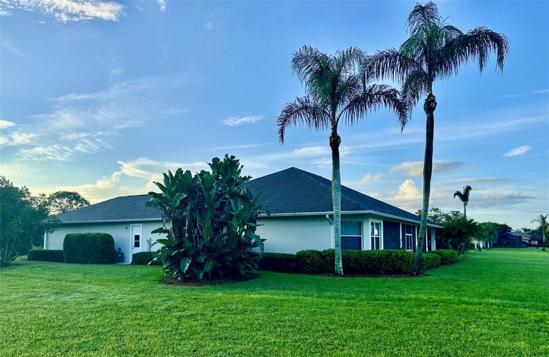 1562 Eagles Cir, Sebastian, FL 32958 photo