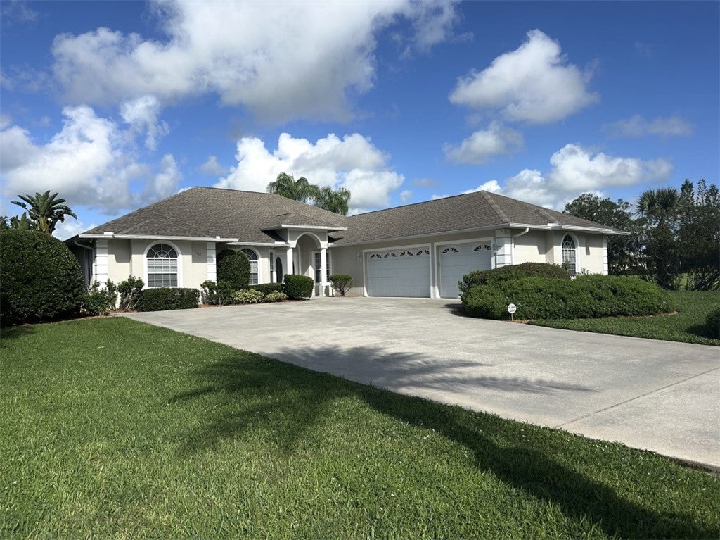 1562 Eagles Cir, Sebastian, FL 32958 photo