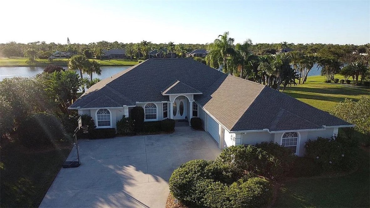 1562 Eagles Cir, Sebastian, FL 32958