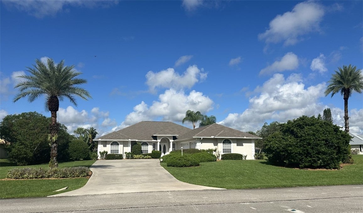 1562 Eagles Cir, Sebastian, FL 32958 photo