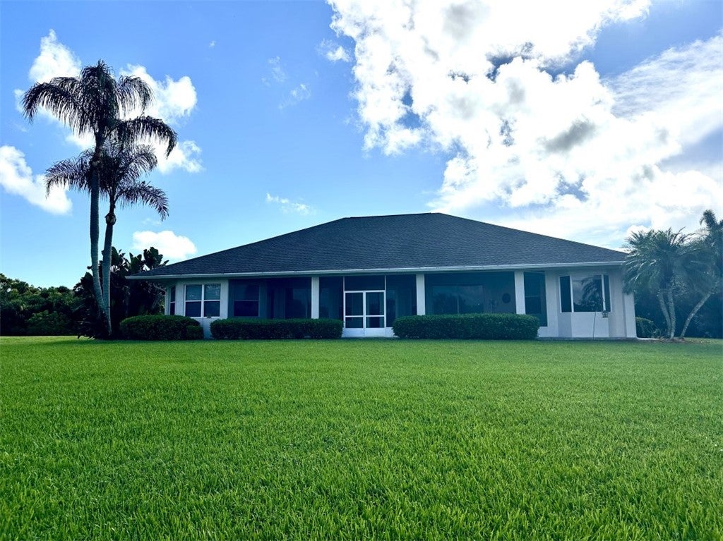 1562 Eagles Cir, Sebastian, FL 32958 photo