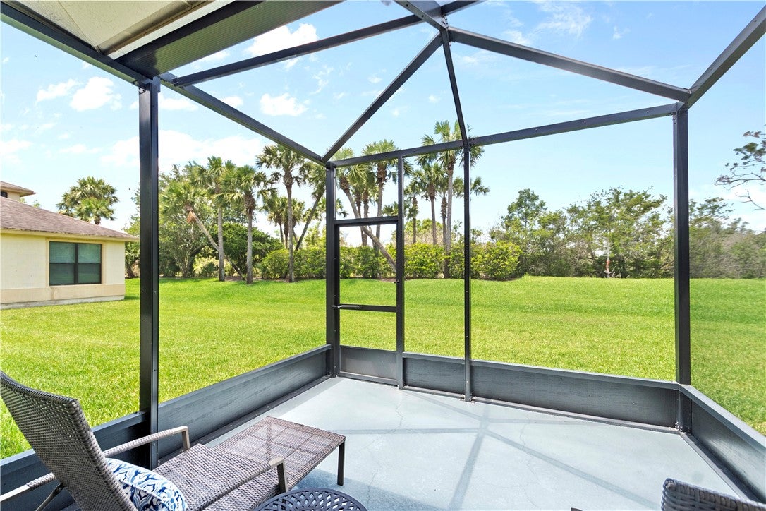 10081 W Villa Cir, Vero Beach, FL 32966 photo