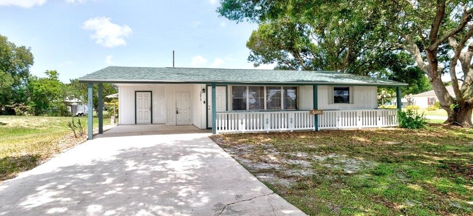 1074 Barber St, Sebastian, FL 32958 photo