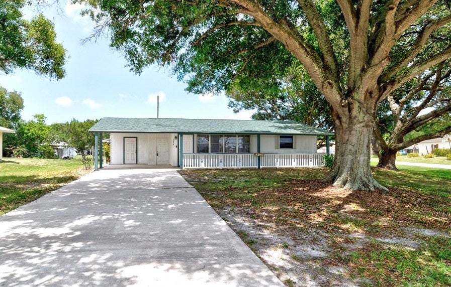 1074 Barber St, Sebastian, FL 32958 photo