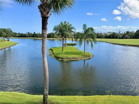 Condominium in Vero Beach FL 43 Plantation Drive #204.jpg
